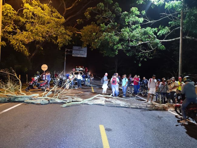 Bloqueo en la vía Montería - Arboletes. Foto: Ruta al Mar.