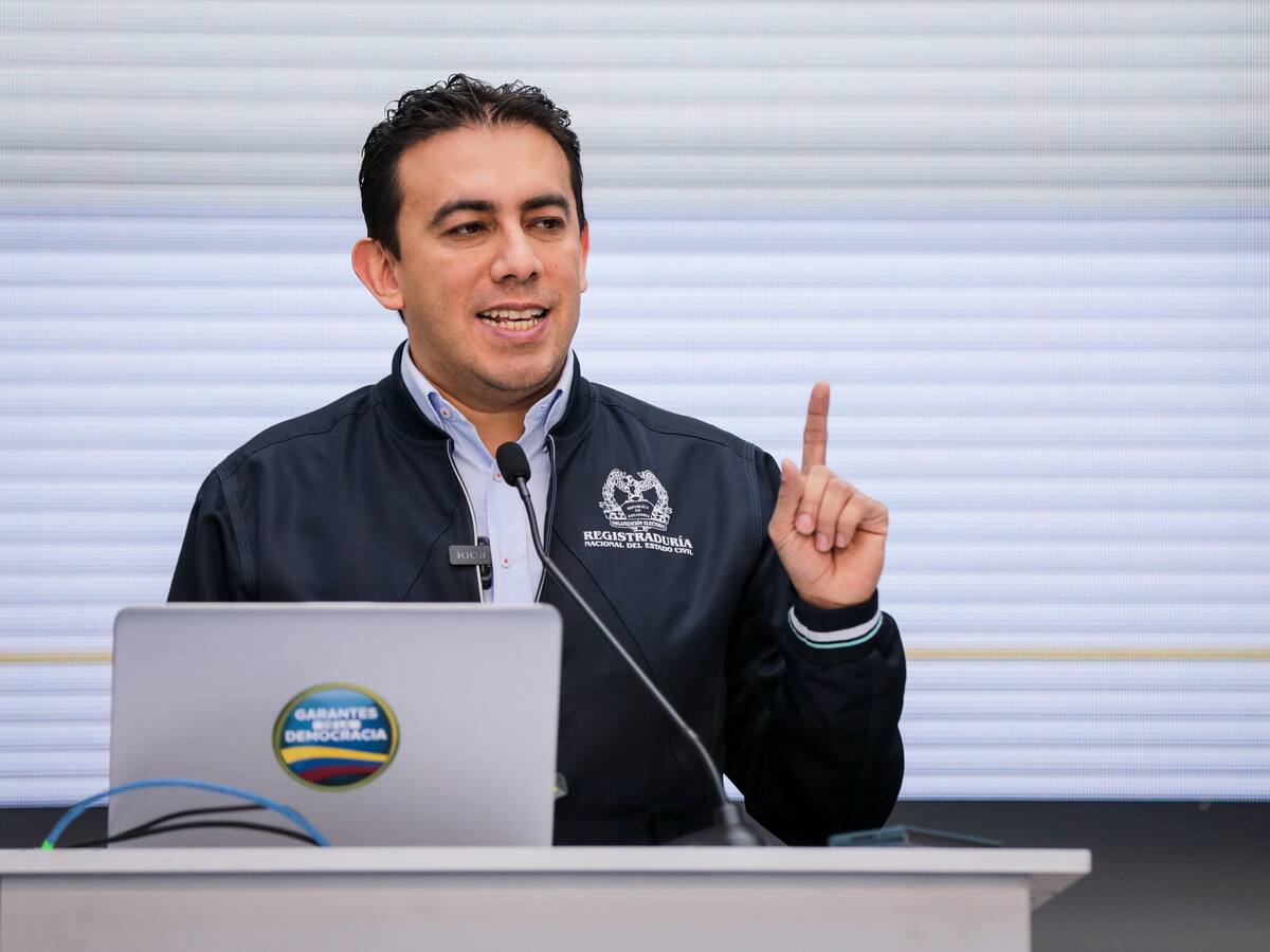 Militares venezolanos deben derrocar a Maduro y entregarlo a la DEA: Alexander Vega