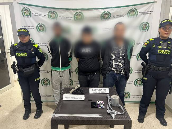 La mujer se encontraba en un establecimiento comercial, cuando fue interceptada por dos sujetos que la intimidaron con un arma de fuego y la obligaron a abordar un vehículo particular. Foto: Policía.