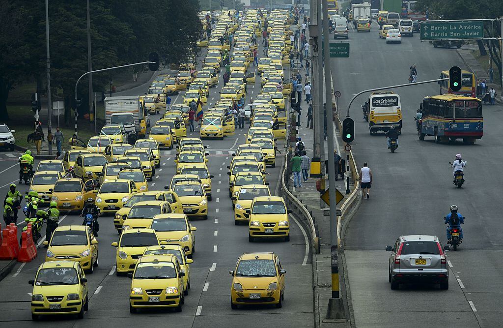 Manifestación de taxistas en Bogotá.  (Photo credit should read GUILLERMO LEGARIA/AFP via Getty Images)
