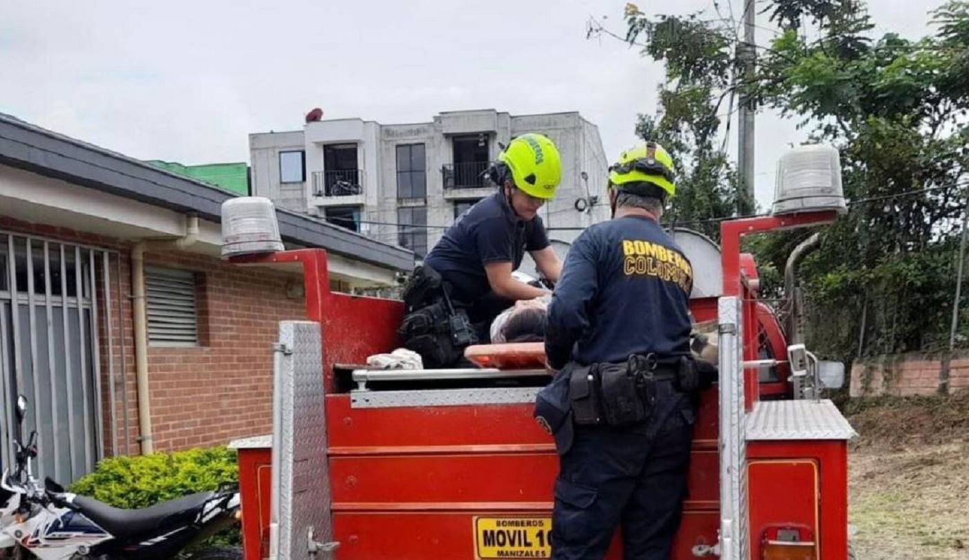 Mujer resultó lesionada en un accidente minero en Caldas. Crédito: Bomberos Marmato, Caldas.
