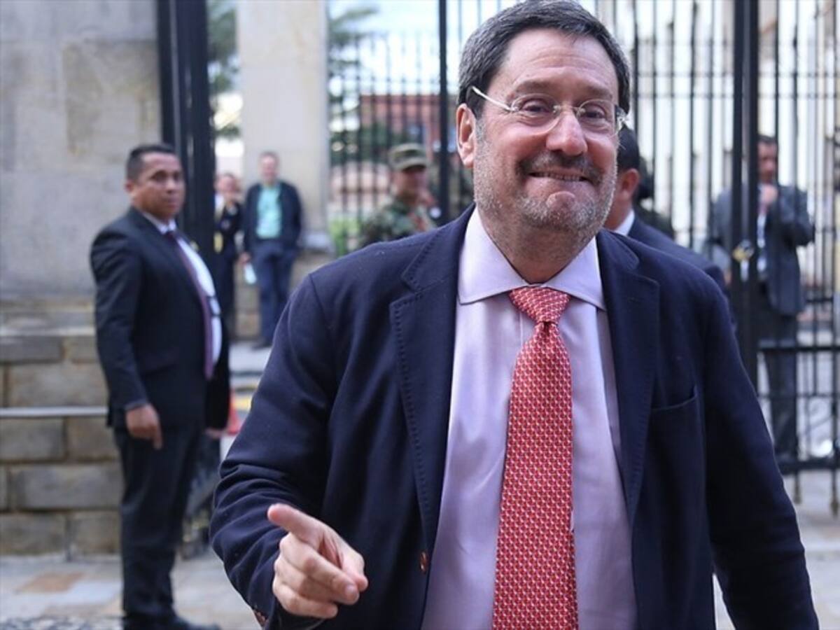 Francisco Santos lo hizo supremamente mal en la embajada: Jorge Enrique Robledo