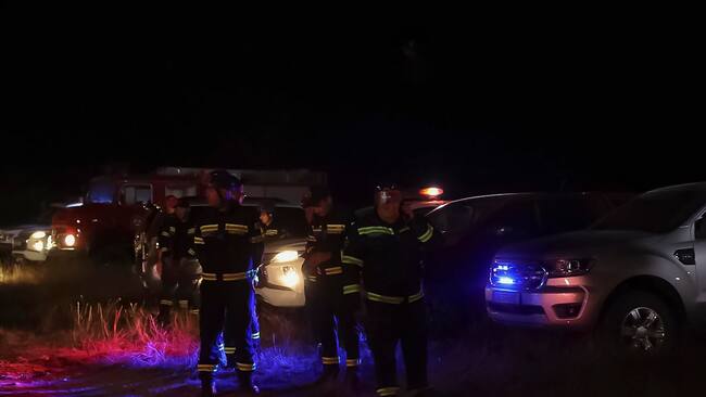 SIGHNAGHI (Georgia), 11/11/2025.- A handout photo released by the press service of Georgia’s Ministry of Internal Affairs shows Georgian rescuers working at the crash site of a Turkish military plane near Sighnaghi, Georgia, 11 November 2025. Turkey’s Defense Ministry said a Turkish C-130 military transport plane en route from Azerbaijan crashed in Georgia. Twenty Turkish service members, including the crew, were on board. (Azerbaiyán, Turquía) EFE/EPA/MINISTRY OF INTERNAL AFFAIRS OF GEORGIA PRESS SERVICE/HANDOUTS H HANDOUT EDITORIAL USE ONLY/NO SALESHANDOUT EDITORIAL USE ONLY/NO SALES