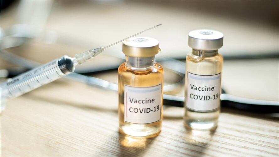 En el mes de junio los privados podrían traer vacunas contra el COVID-19 a Colombia. Foto: Getty Images / SORRASAK JAR TINYO