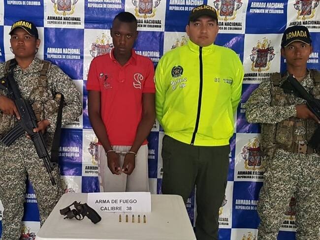 La Armada Nacional reportó la captura de alias Taison, jefe de sicarios de alias Gavilán, presuntos integrantes de la estructura Stevenson González disidente del frente 29 de las Farc. Foto: Armada Nacional