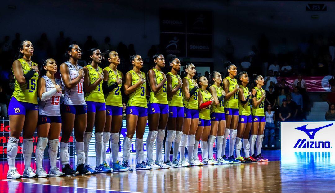 La Selección Colombia de voleibol femenino.