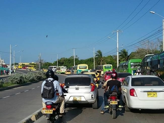 Motociclistas también protestan en contra de la reforma tributaria. Aseguran que los impuestos a las motos afectarán a la clase trabajadora. Foto: La W/ Leidys Rivero.