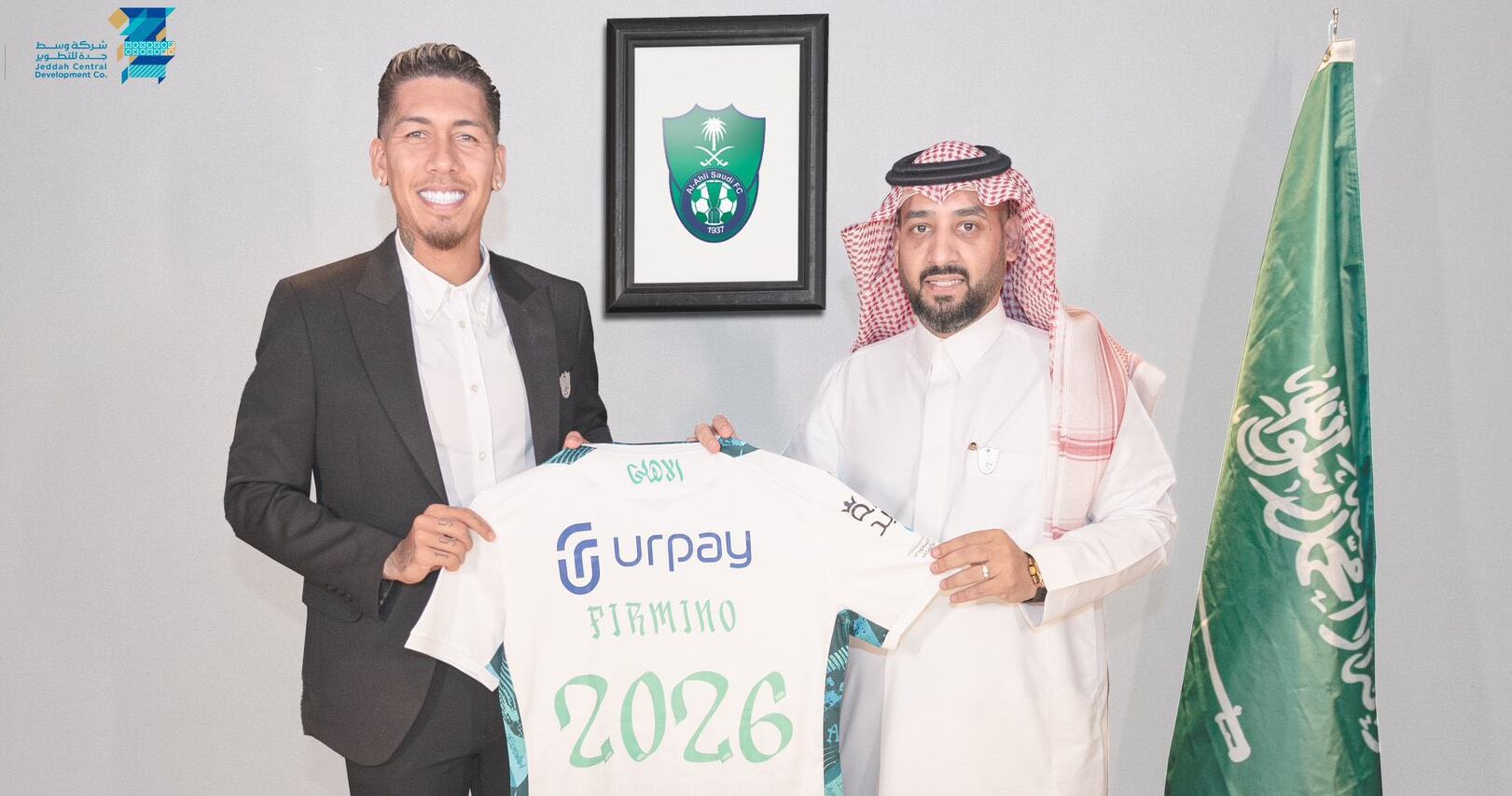 Roberto Firmino fue presento por el Al Ahli. Foto: Twitter @ALAHLI_FCEN