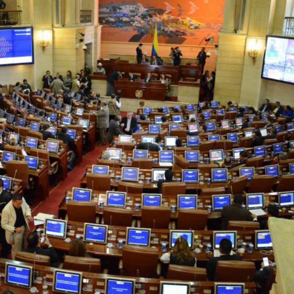 ¿Burocracia en Colpensiones para salvar reforma pensional? Oposición alerta por contratos