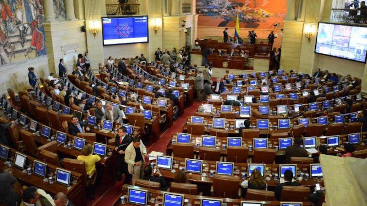 ¿Burocracia en Colpensiones para salvar reforma pensional? Oposición alerta por contratos