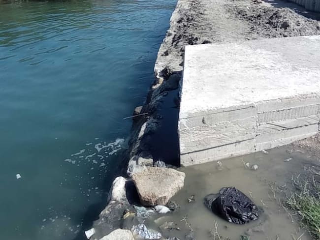 Aguas negras llegando al canal de Las Iguanas en El Rodadero / Alcaldía