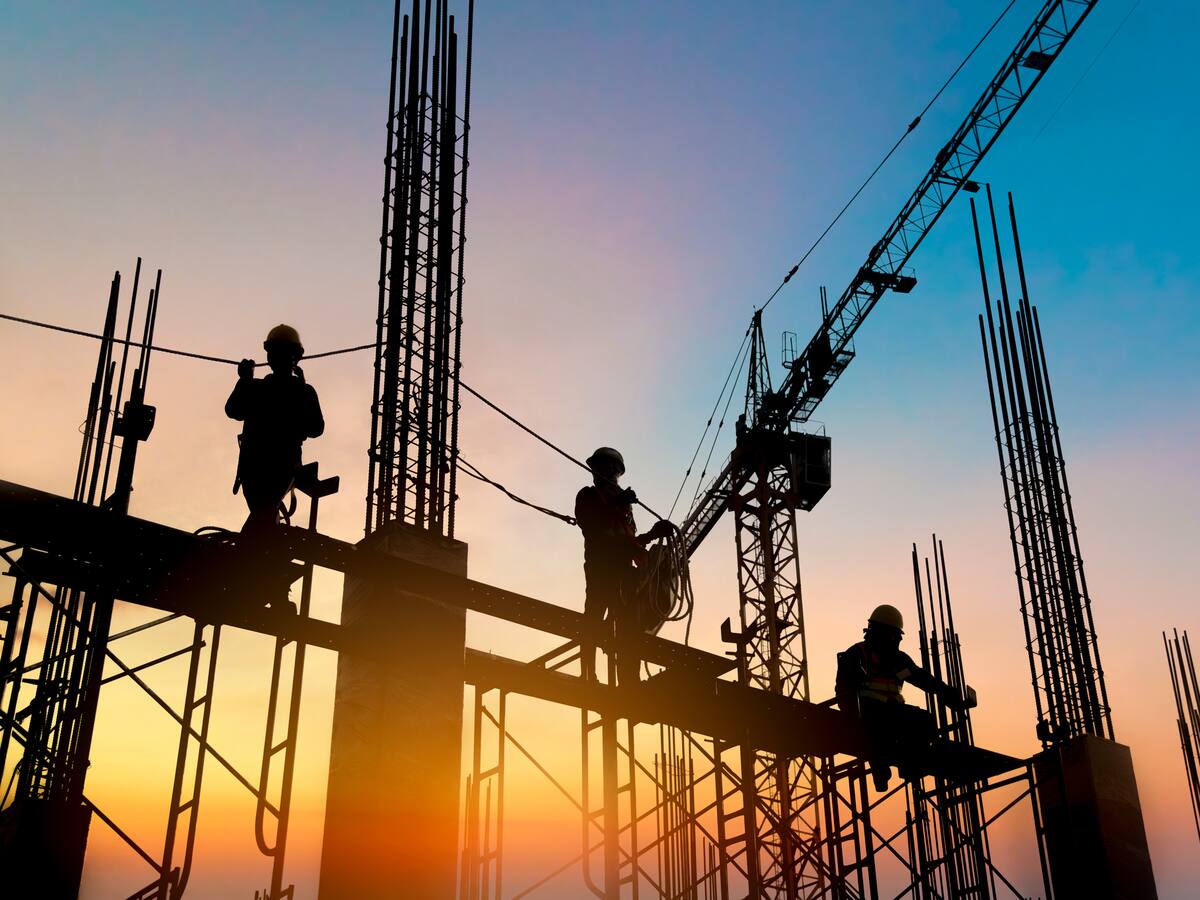 Grupo de constructores se encadena al Ministerio de Educación