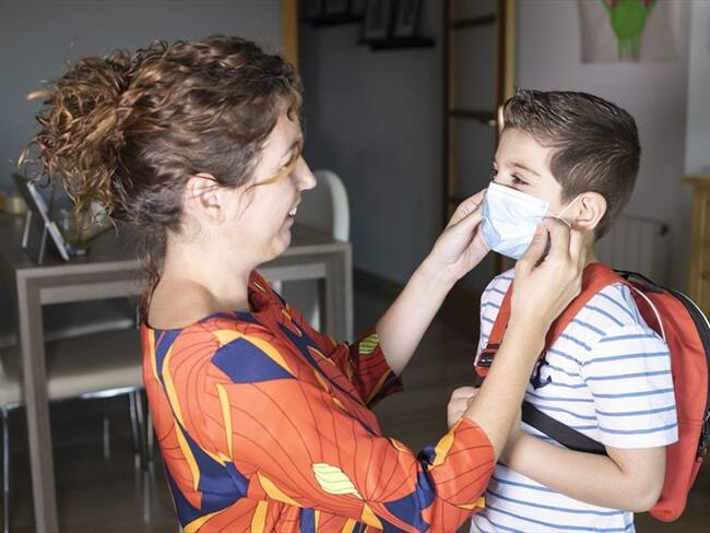 “Aprender a través de una pantalla es muy difícil”: pediatra sobre regreso a las aulas