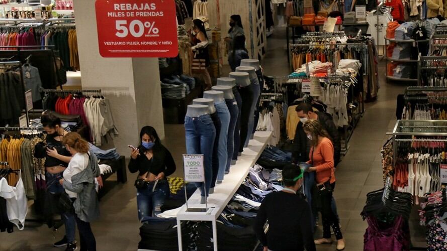 Balance del primer día sin IVA del 2021. Foto: Colprensa / Con un incremento en ventas de +700% cierra la primera jornada del día sin IVA