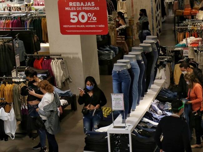 Balance del primer día sin IVA del 2021. Foto: Colprensa / Con un incremento en ventas de +700% cierra la primera jornada del día sin IVA