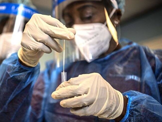 La Administración Distrital ha dispuesto más de 170 puntos para la toma de pruebas para detectar el COVID-19. Foto: Getty Images / CHRISTOPHE ARCHAMBAULT