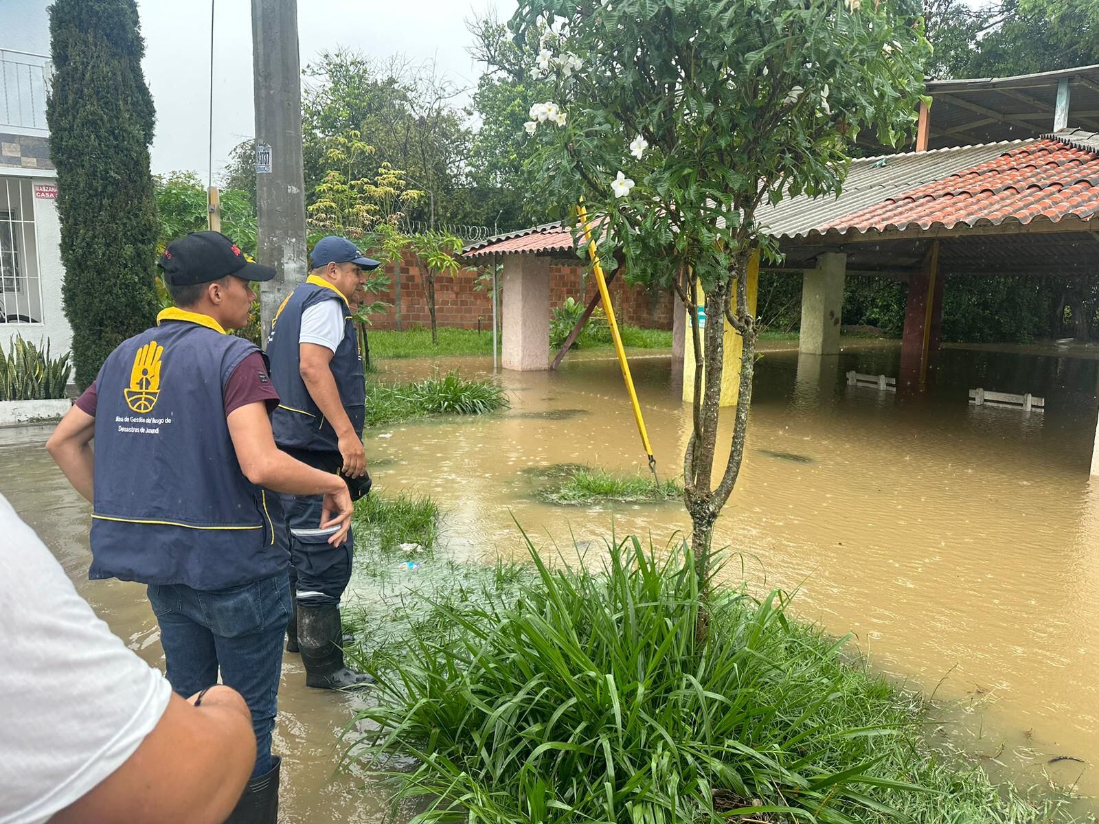 Las autoridades están realizando un monitoreo constante de los ríos que muestran crecientes, con el objetivo de prevenir mayores emergencias. Foto: Alcaldía de Jamundí.