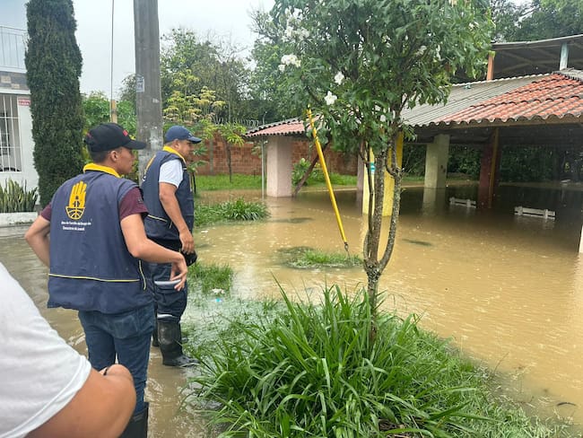 Las autoridades están realizando un monitoreo constante de los ríos que muestran crecientes, con el objetivo de prevenir mayores emergencias. Foto: Alcaldía de Jamundí.