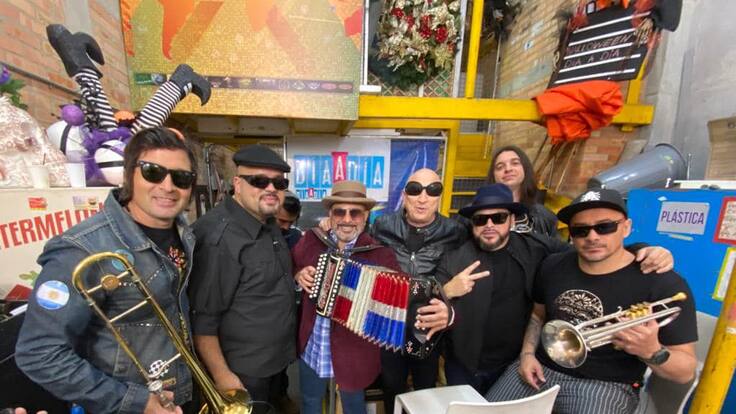 Llevando rumba y buenos momentos: La Mosca Tsé Tsé previo a su concierto en Bogotá