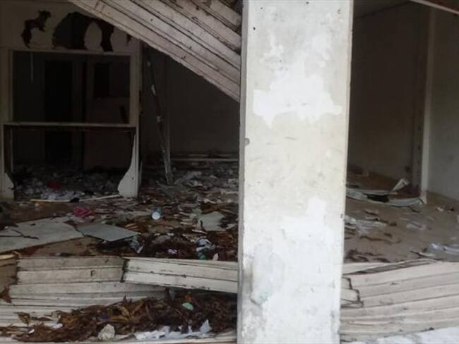 Grupo de personas destruye centro de atención de Electricaribe en La Apartada, Córdoba. Foto: Cortesía