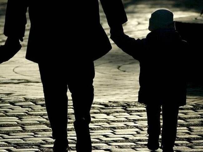 Esta madre de tres niños autistas se siente presionada por su entorno para dar una imagen optimista de su situación. Foto: Getty Images