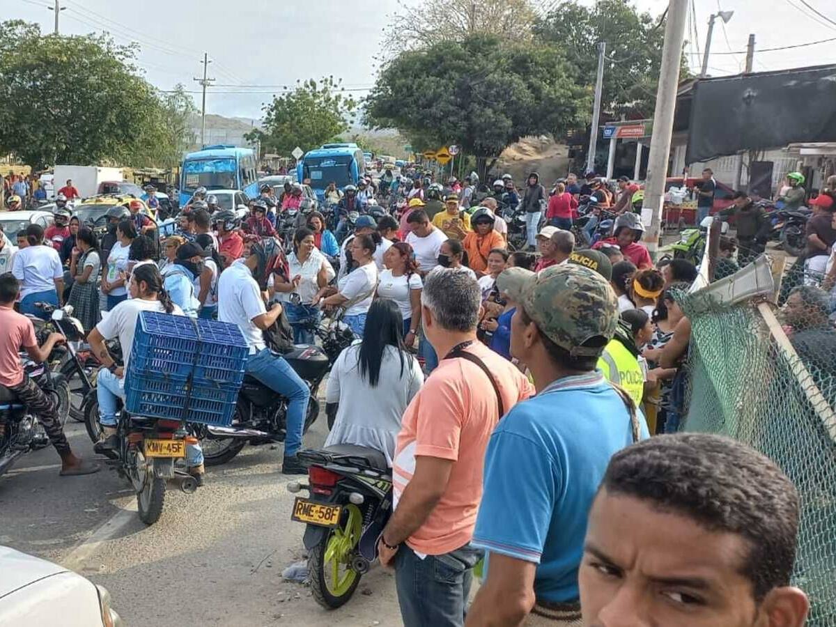 Estudiantes de colegio en Santa Marta bloquearon la vía por mal estado