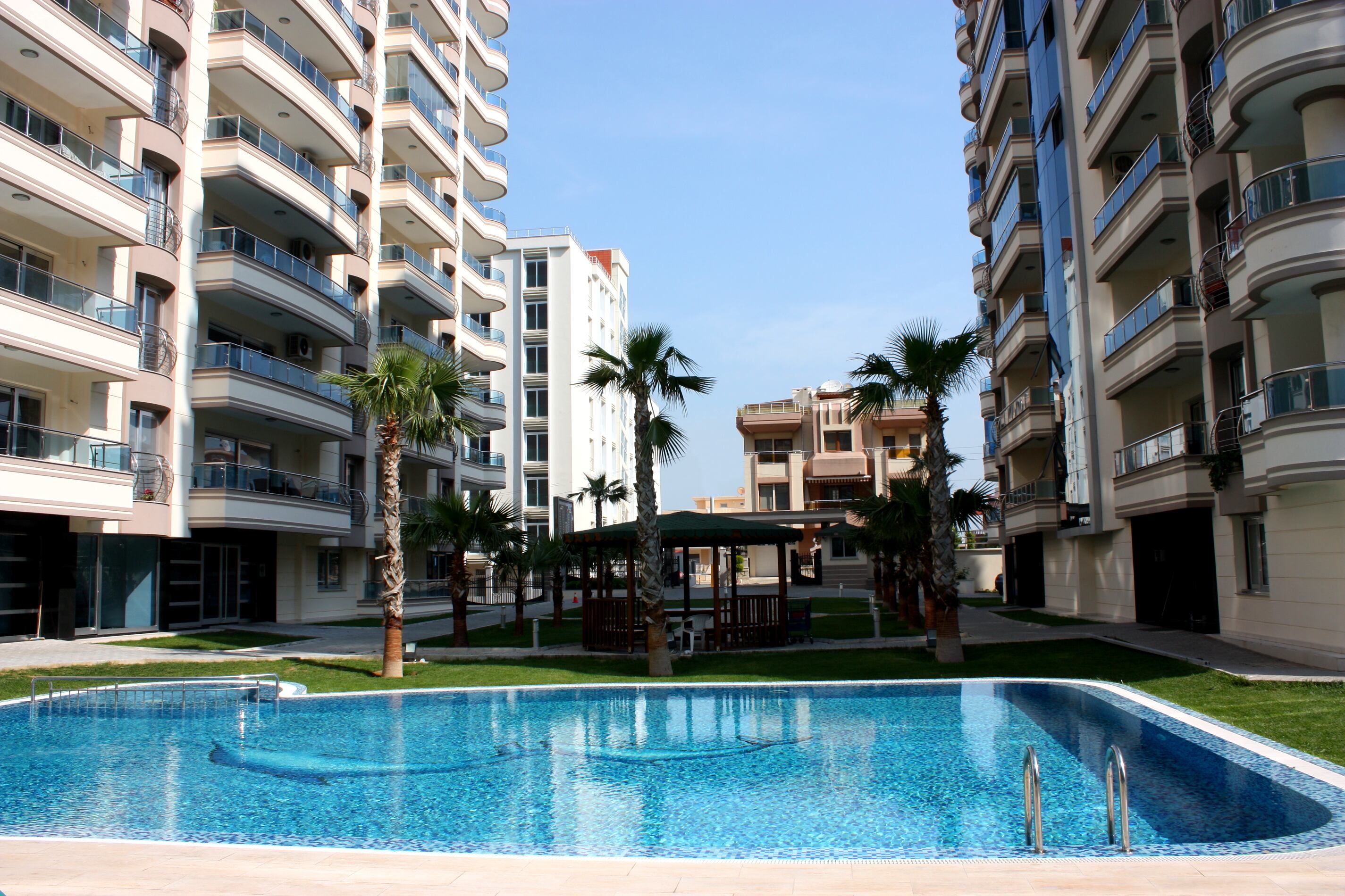 Apartamentos con piscinas. Getty Images.