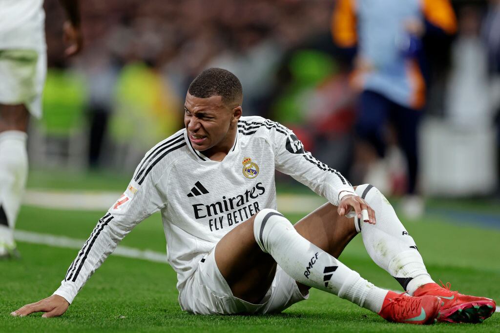 Mbappé, baja con el Real Madrid por un esguince de rodilla 