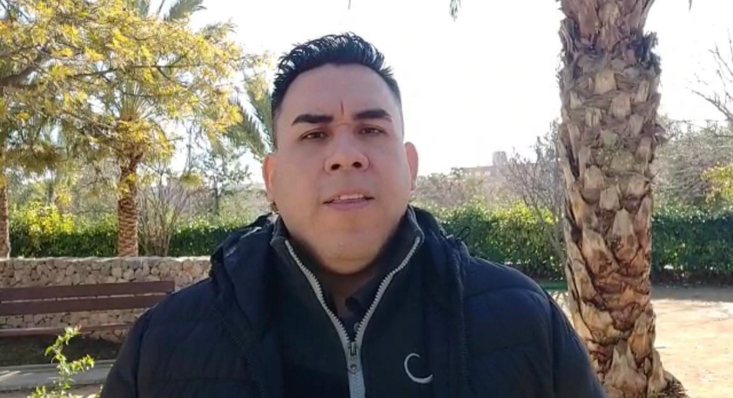 El periodista relató que recibió mensajes intimidatorios en sus redes sociales y que fue interceptado por dos hombres en moto que lo amenazaron con un arma de fuego.