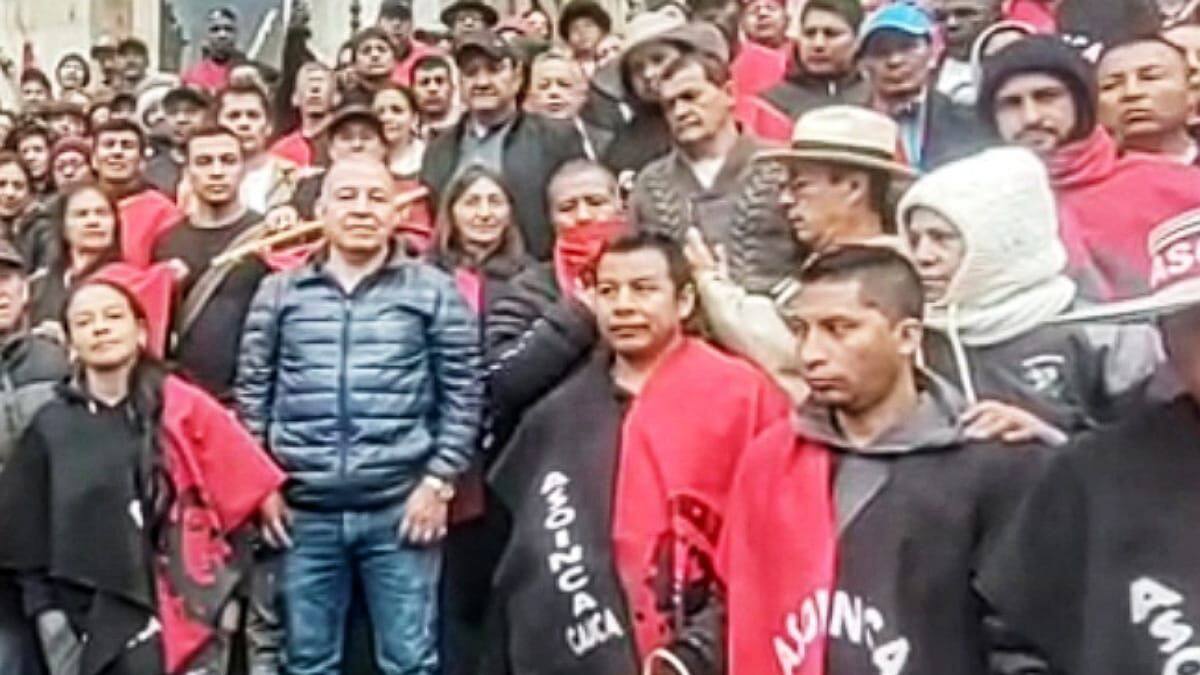 Más de mil campesinos del Cauca se suman a la protesta de los profesores de Asoinca