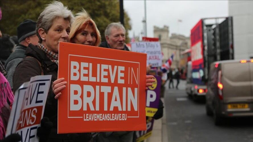 Manifestantes a favor y en contra del brexit. Foto: Agencia Anadolu
