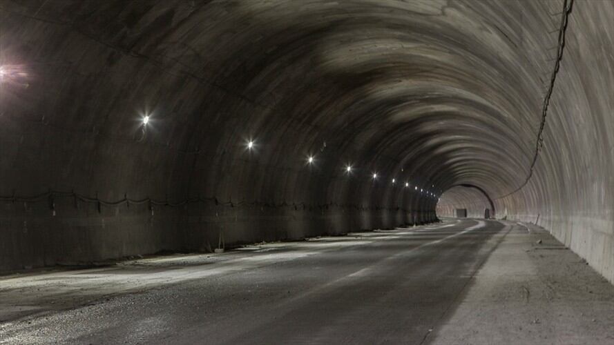 Una comisión de la Contraloría General de la República realizó una visita a las obras del túnel de La Línea que se entregarán el próximo 4 de septiembre. Foto: Colprensa / INVÍAS
