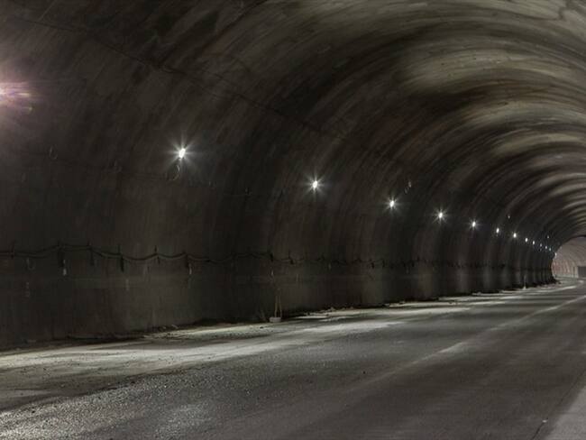 Una comisión de la Contraloría General de la República realizó una visita a las obras del túnel de La Línea que se entregarán el próximo 4 de septiembre. Foto: Colprensa / INVÍAS