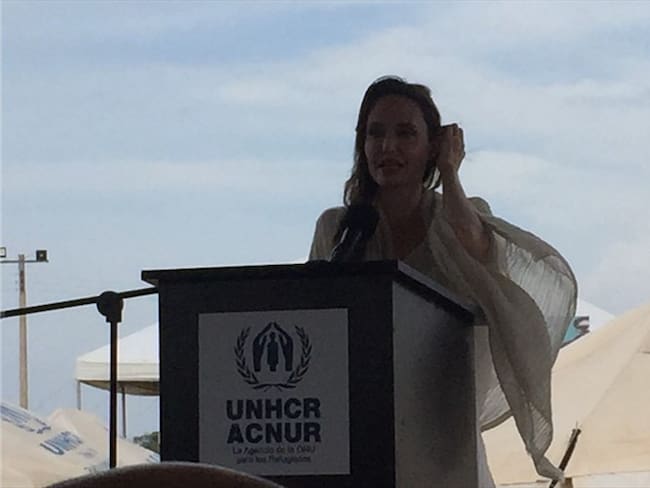 Angelina Jolie, enviada especial de ACNUR, se dirige a los medios de comunicación. Foto: La W con Julio Sánchez Cristo.