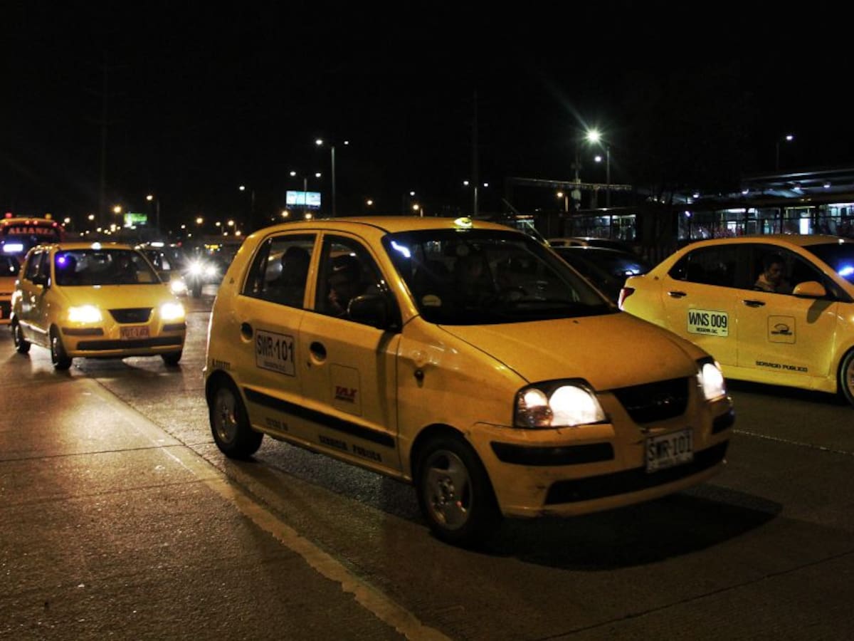 Taxistas hicieron “pitazón” en Bogotá para protestar contra la congestión vial