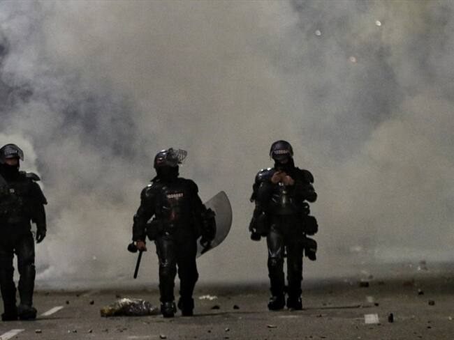 Agentes del Esmad en medio de las manifestaciones del paro nacional 2021. Foto: Colprensa - Álvaro Tavera