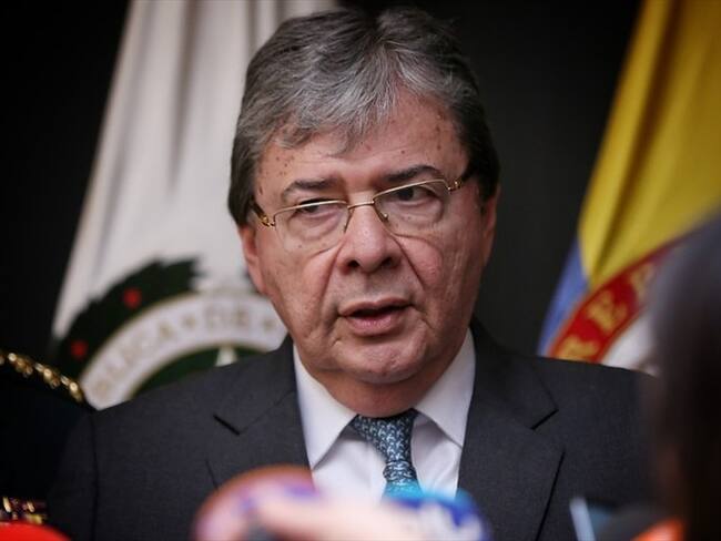 El ministro Carlos Holmes Trujillo aseguró que el Gobierno se encuentra analizando el fallo que suspende las actividades de cooperación con militares estadounidenses. Foto: Colprensa
