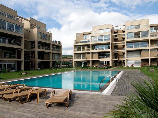 Apartamentos con piscinas. Getty Images.