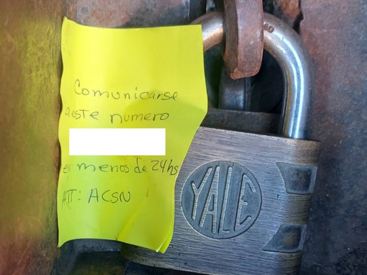 Locales comerciales en Santa Marta amanecieron con mensajes al parecer de las ACSN