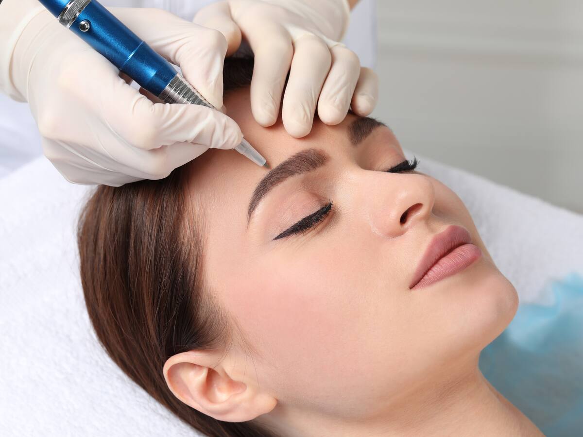 Nina Joaqui, la caleña que alcanzó récord Guinness en micropigmentación de cejas