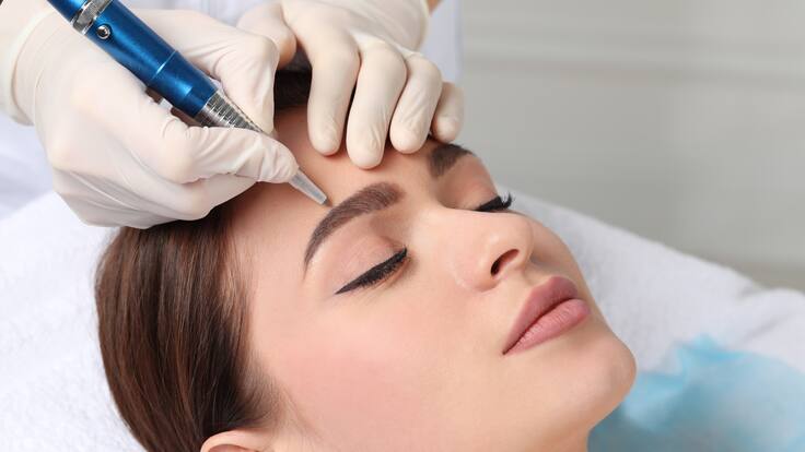 Nina Joaquí, la caleña que alcanzó Récord Guinness en micropigmentación de cejas