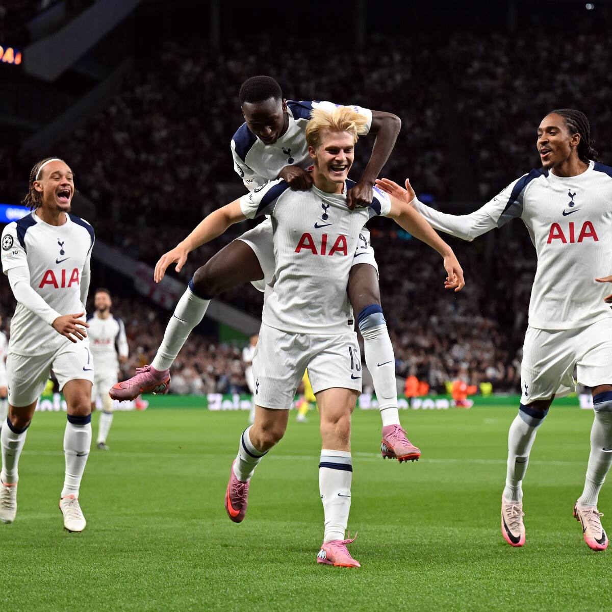 Tottenham ganó 1-0 al Villarreal en Champions League: Luiz Junior hizo autogol