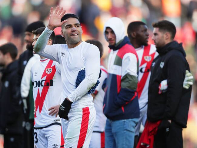 MADRID, SPAIN - DECEMBER 05: Radamel Falcao Garcia of Rayo Vallecano acknowledges the fans after their sides victory in the La Liga Santander match between Rayo Vallecano and RCD Espanyol at Campo de Futbol de Vallecas on December 05, 2021 in Madrid, Spain. (Photo by Gonzalo Arroyo Moreno/Getty Images)