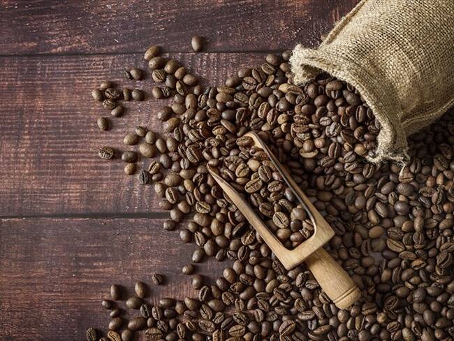 Las exportaciones de café crecieron a más de 5,8 millones de sacos exportados frente a los más de 5,7 millones en el primer semestre de 2020. Foto: Getty Images / NOVIAN FAZLI