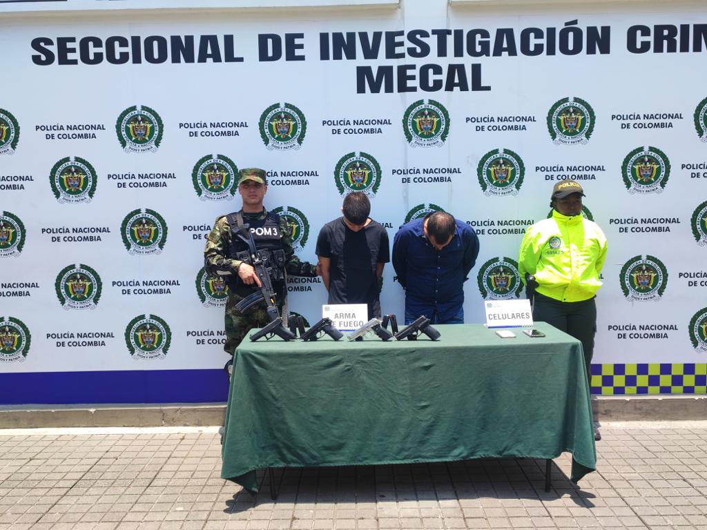 Mediante operativos en Cali, Ejército captura a siete integrantes de una organización que comercializaba armamento para disidencias de las Farc. Foto: Cortesía Policía.