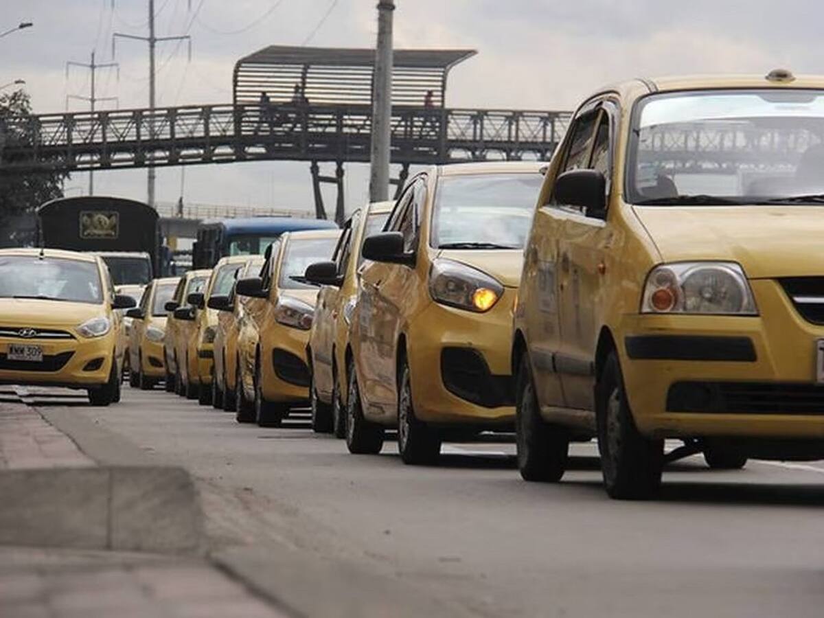 Críticas a Jorge Iván Ospina por sugerir que los taxis deberían operar como colectivos