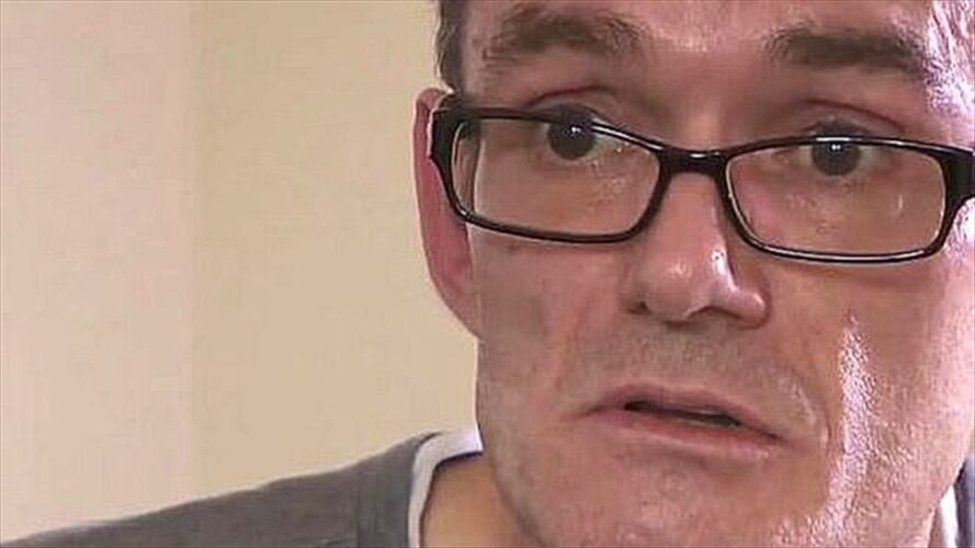 "Tuve que tomar el control de la situación, porque no estaba dispuesto a seguir en la lista de espera y morir", le dijo Graham Smith a la BBC, aunque el Hospital Aintree de Liverpool asegura que fue é. Foto: BBC Mundo