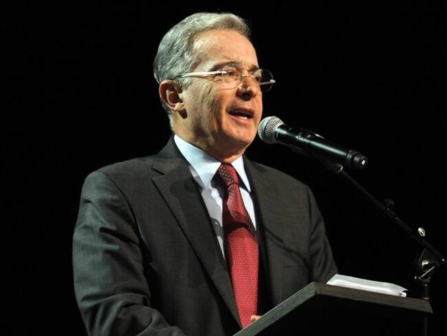 A través de un comunicado, el senador Álvaro Uribe reveló que recibió información de inteligencia sobre un supuesto plan para atentar en su contra. Foto: Colprensa