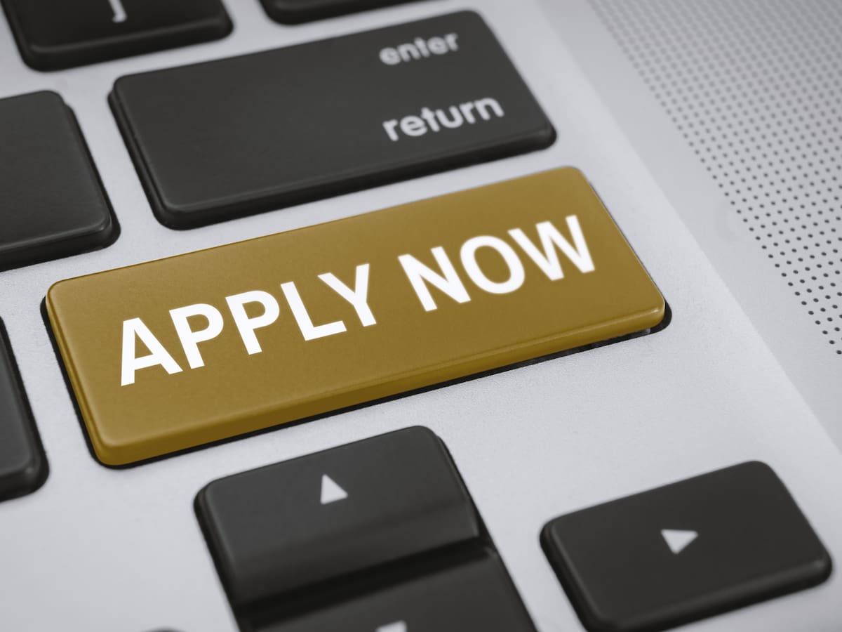 Conozca cómo aplicar a la convocatoria de empleo en el exterior para 1.000 jóvenes