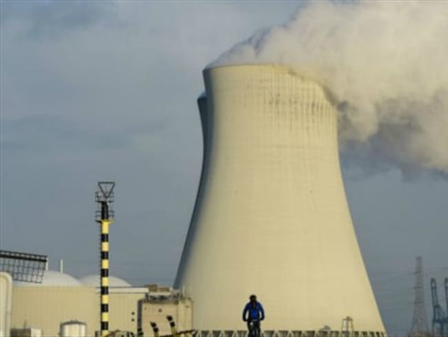 Todos los reactores nucleares de Bélgica están rodeados de personas que viven a menos de 100 kilómetros de ellos, como ocurre con la planta de Doel, que se ve en la imagen. Foto: BBC Mundo.